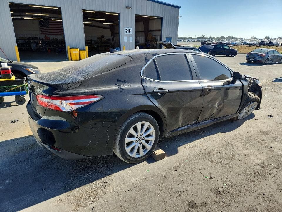 2019 TOYOTA CAMRY LE 3