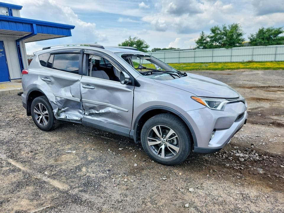 2018 TOYOTA RAV4 XLE 4