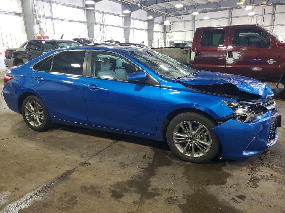 2017 TOYOTA CAMRY SE 4