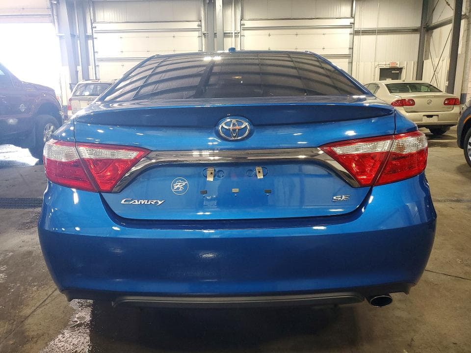 2017 TOYOTA CAMRY SE 6