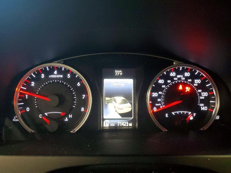 2017 TOYOTA CAMRY SE 9
