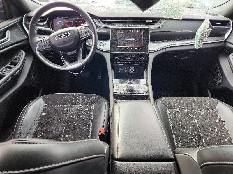 2023 JEEP GRAND CHEROKEE L LAREDO 8