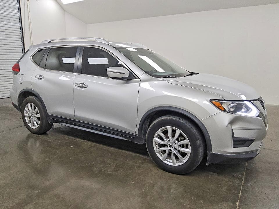 2017 NISSAN ROGUE SV 4