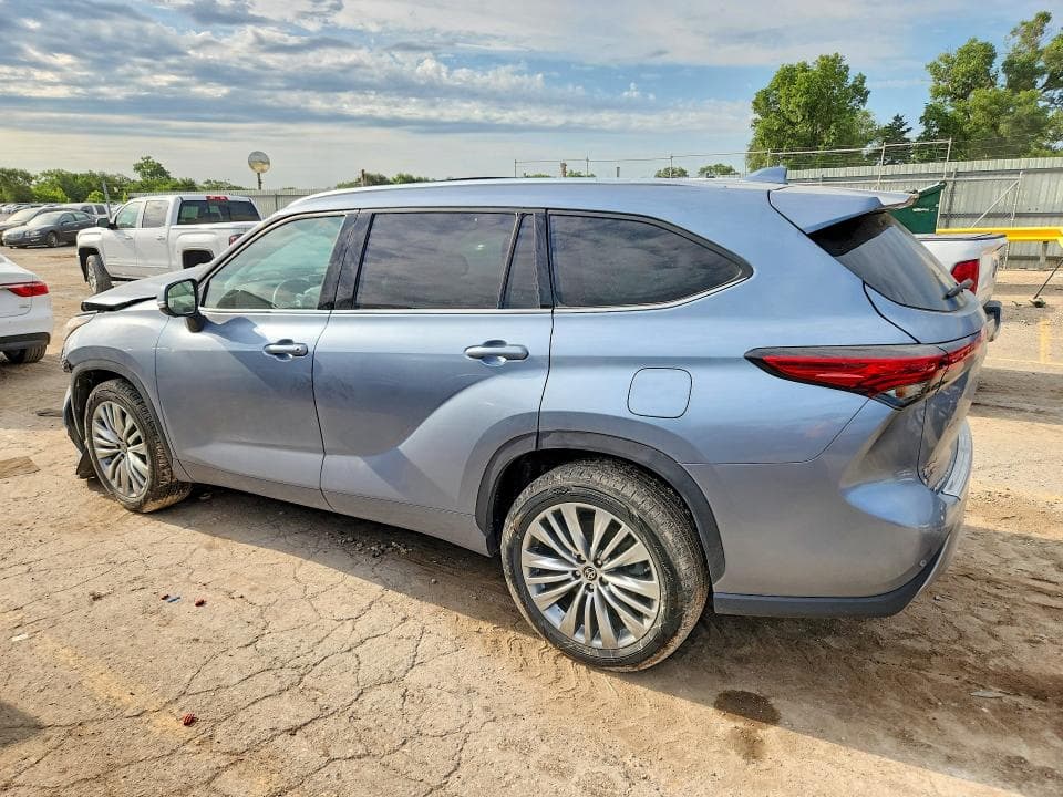 2023 TOYOTA HIGHLANDER PLATINUM 2