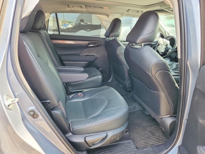 2023 TOYOTA HIGHLANDER PLATINUM 11