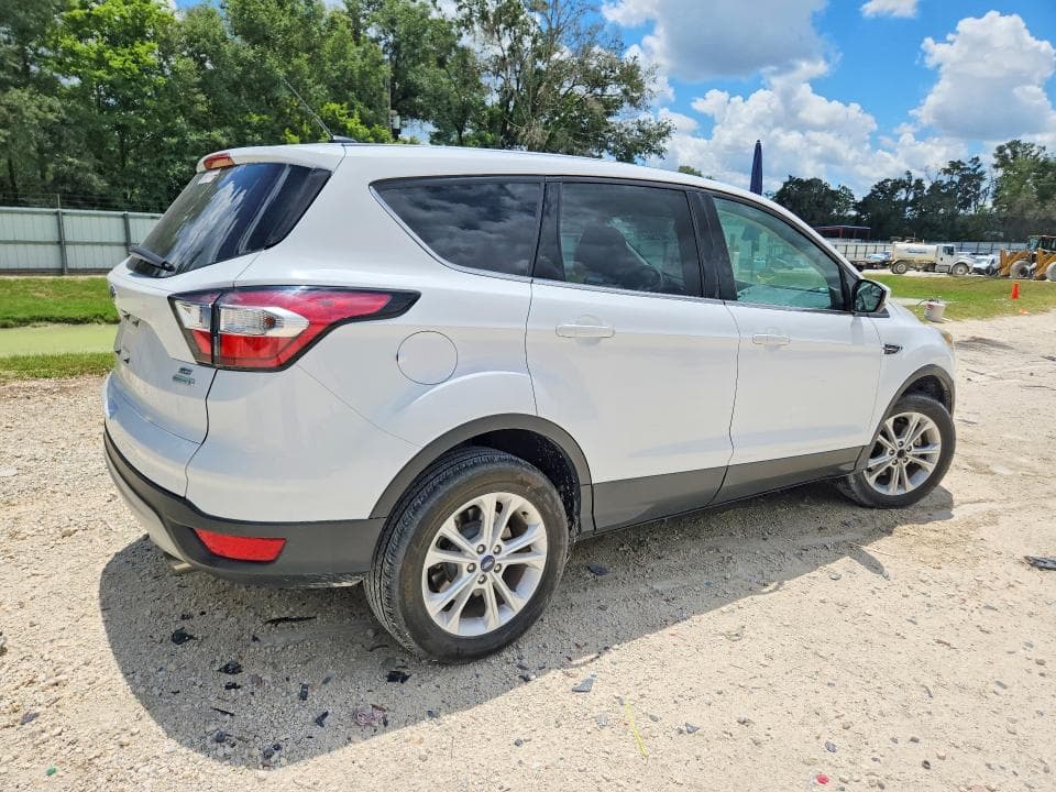2017 FORD ESCAPE SE 3