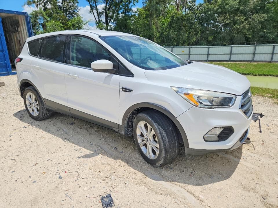 2017 FORD ESCAPE SE 4
