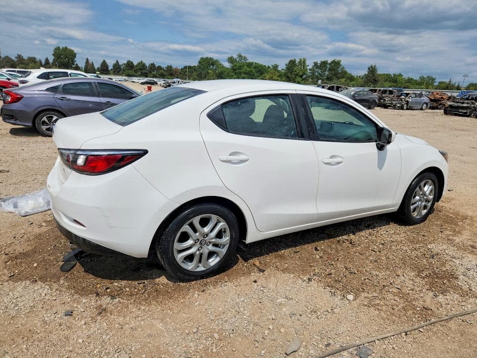 2017 TOYOTA YARIS IA BASE 3