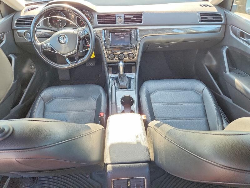 2016 VOLKSWAGEN PASSAT SE SE 8