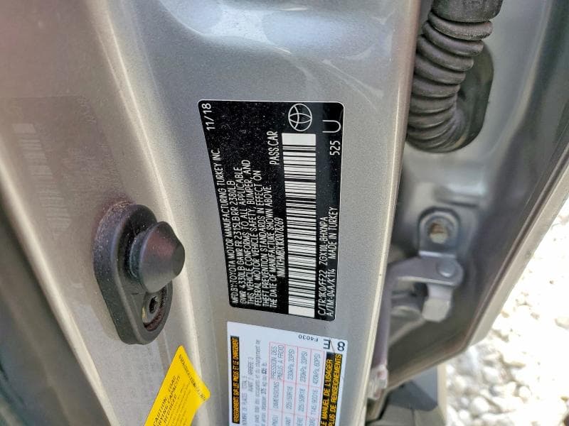 2019 TOYOTA C-HR XLE 12