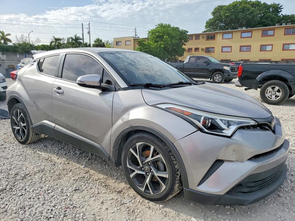 2019 TOYOTA C-HR XLE 4