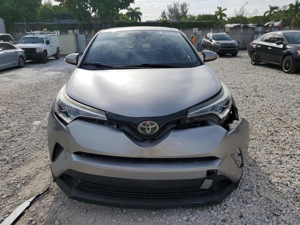 2019 TOYOTA C-HR XLE 5