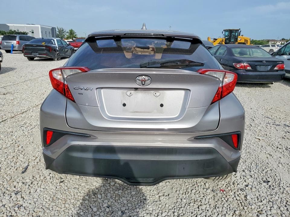 2019 TOYOTA C-HR XLE 6