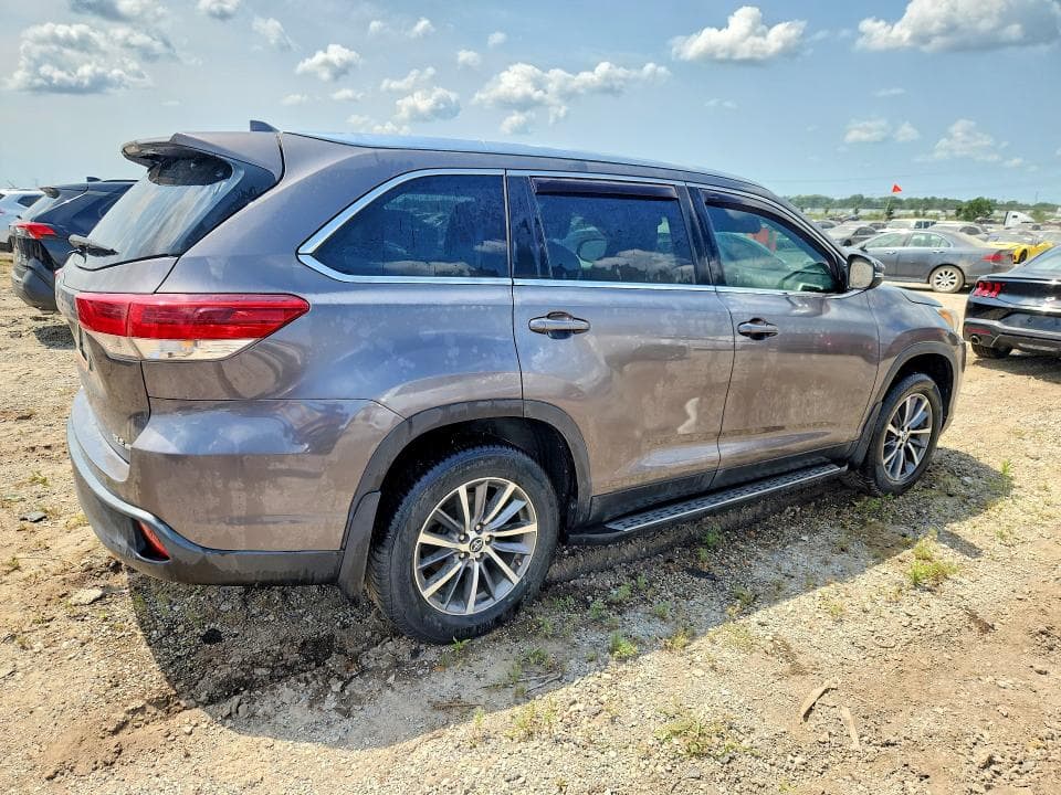 2019 TOYOTA HIGHLANDER XLE 3