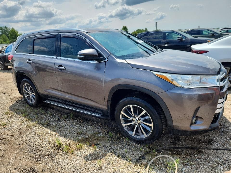 2019 TOYOTA HIGHLANDER XLE 4