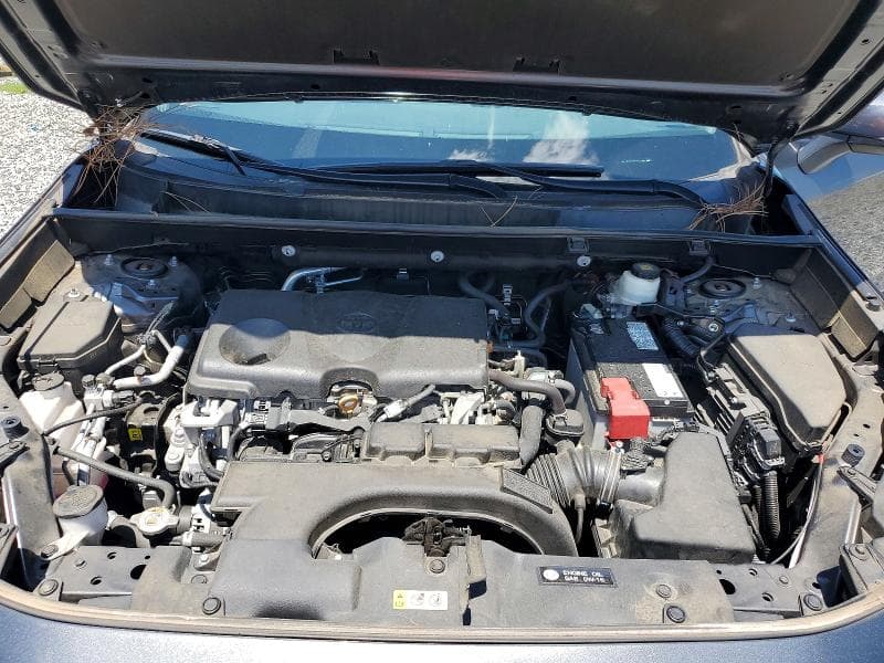 2021 TOYOTA RAV4 XLE 11