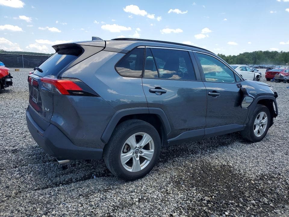 2021 TOYOTA RAV4 XLE 3