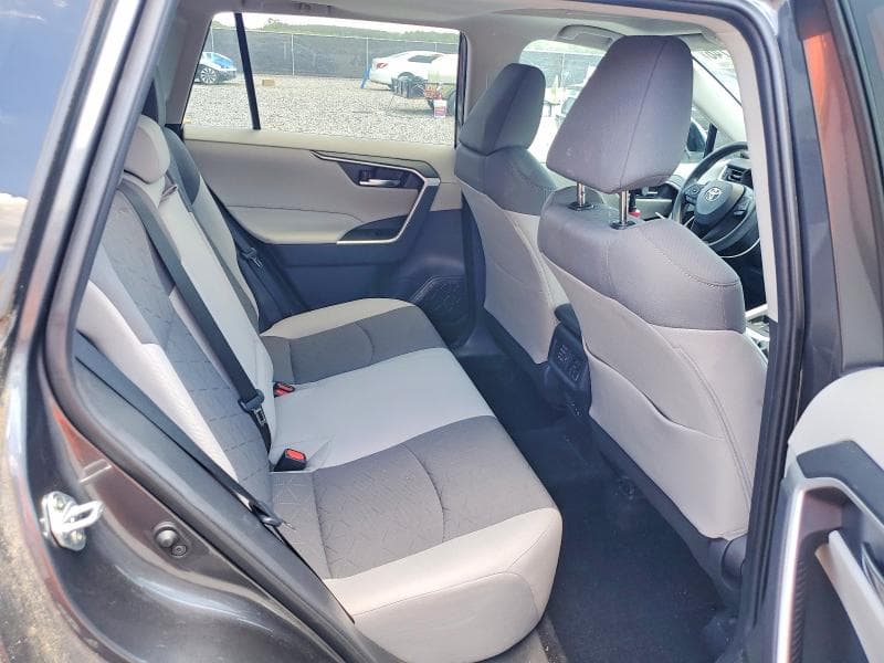 2021 TOYOTA RAV4 XLE 10