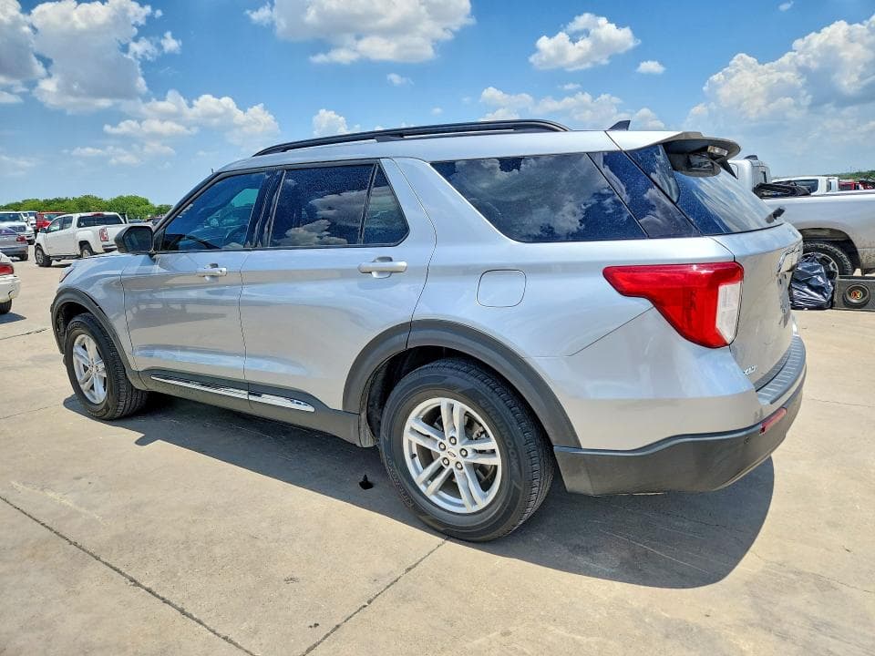 2022 FORD EXPLORER XLT 2