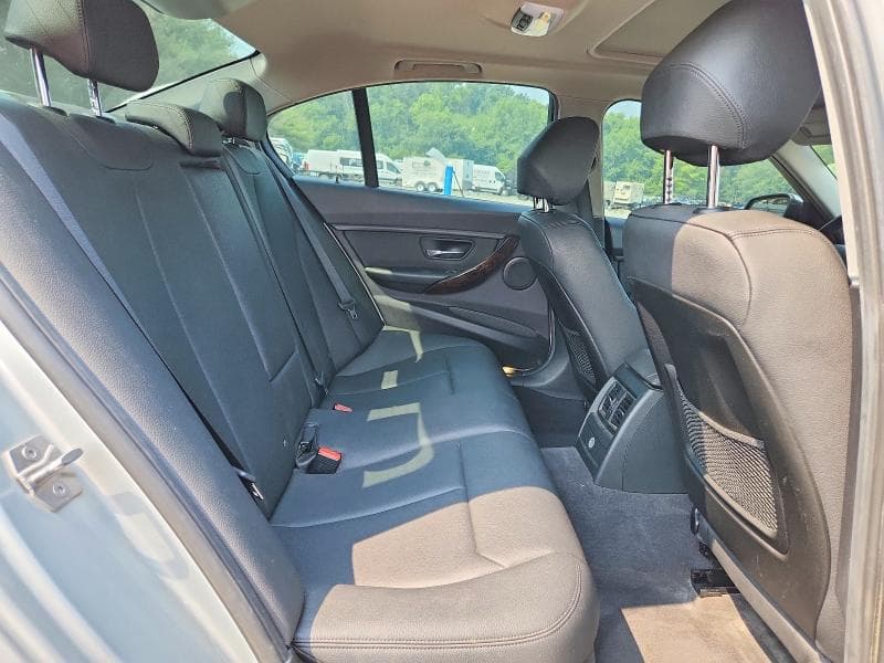 2016 BMW 320 XI 10