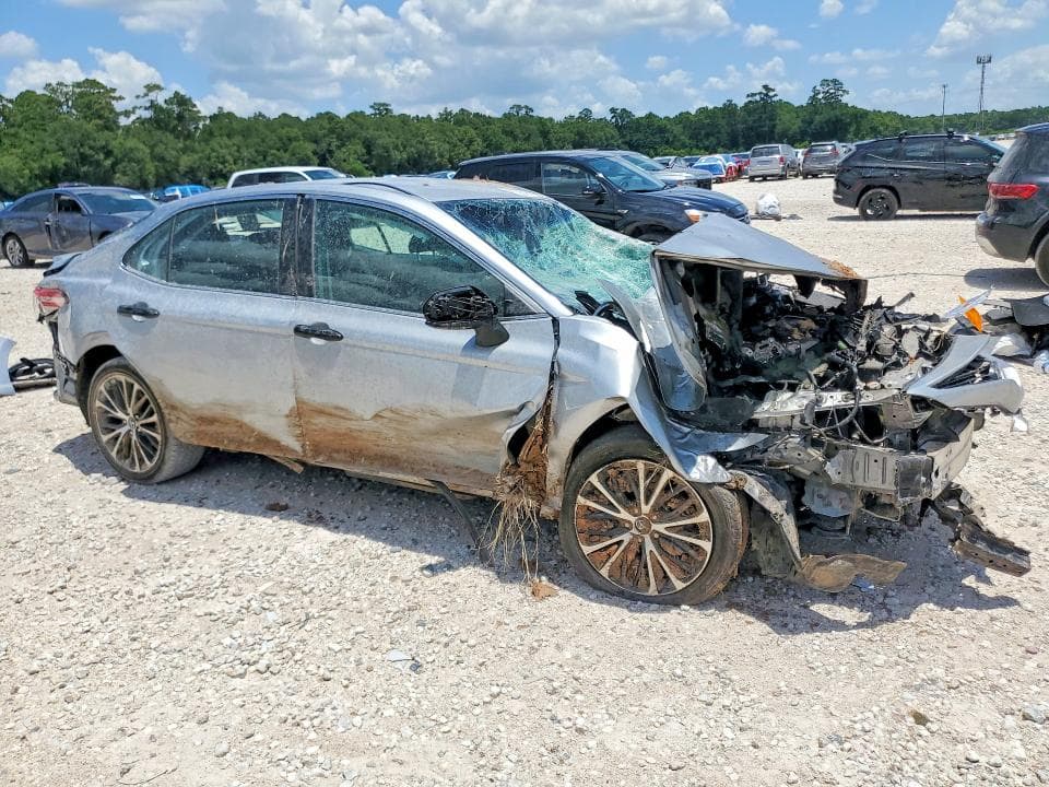 2019 TOYOTA CAMRY SE SE 4