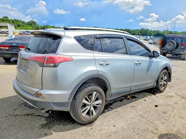 2018 TOYOTA RAV4 XLE 3
