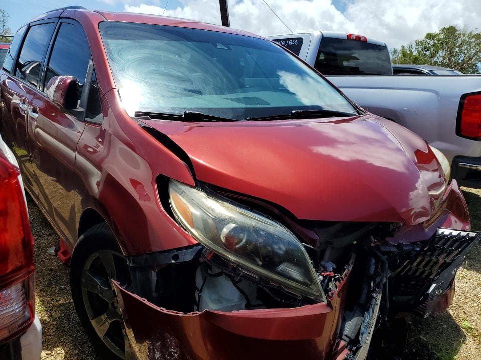 2019 TOYOTA SIENNA SE 8-PASSENGER SE 8-PASSENGER 4