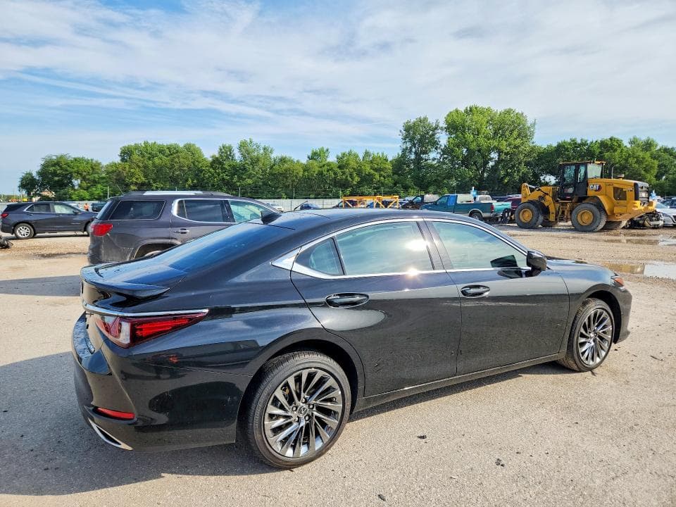 2025 LEXUS ES 350 ULTRA LUXURY 3