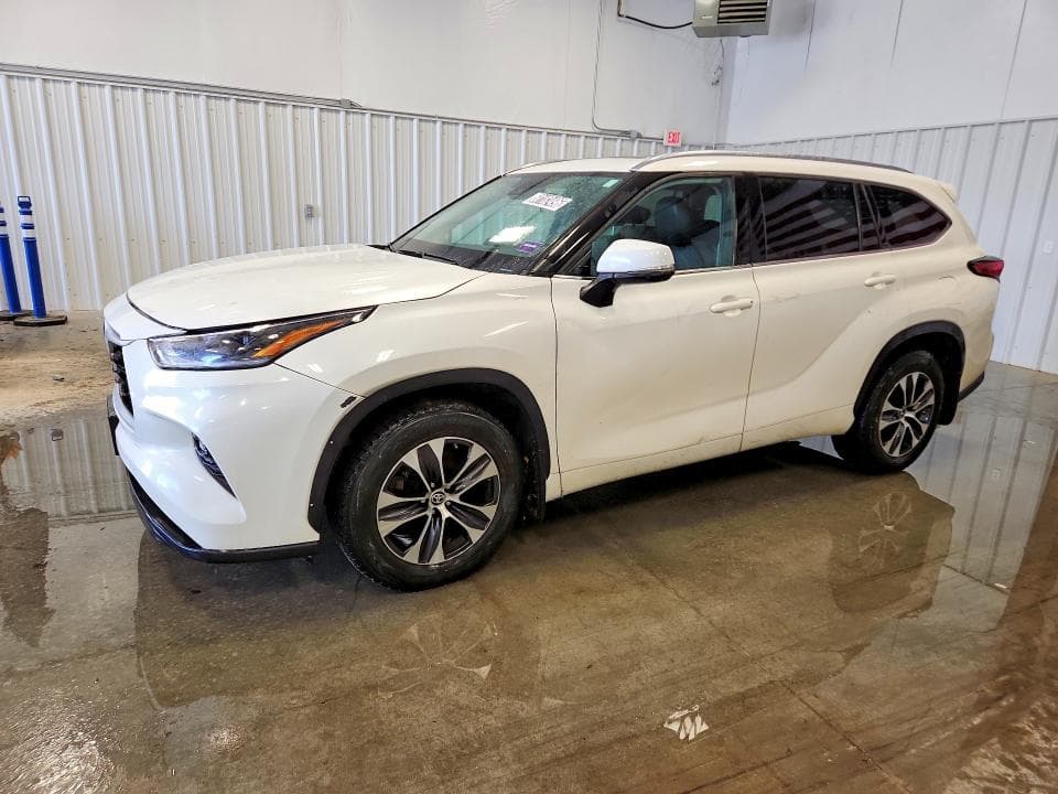2021 TOYOTA HIGHLANDER XLE - 1