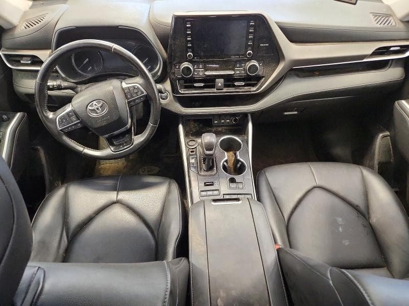 2021 TOYOTA HIGHLANDER XLE 8