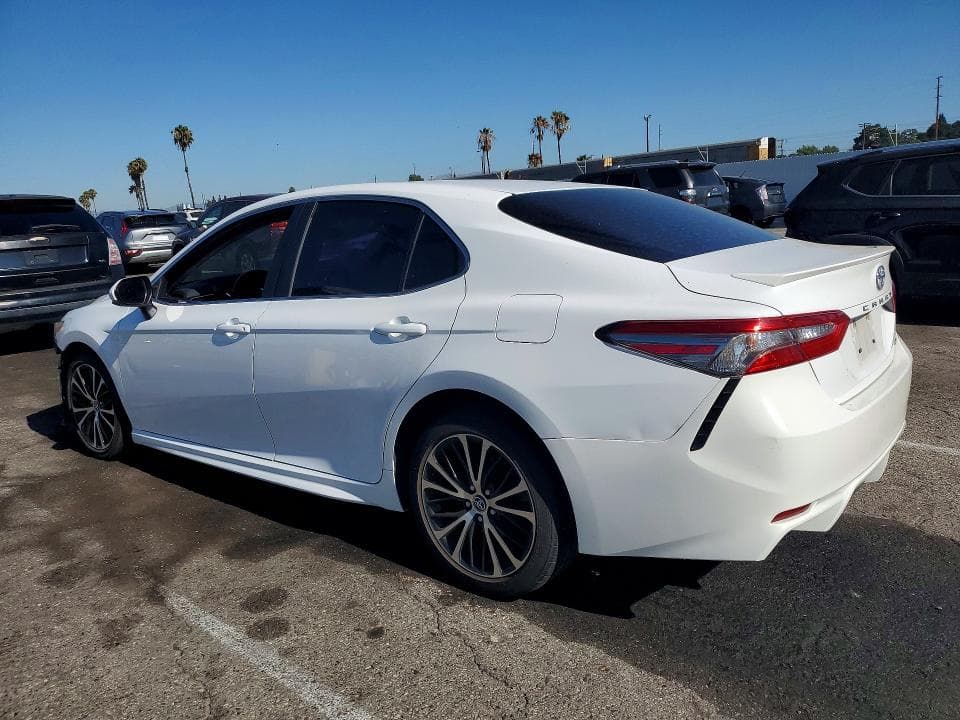 2018 TOYOTA CAMRY SE 2