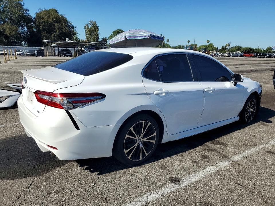 2018 TOYOTA CAMRY SE 3