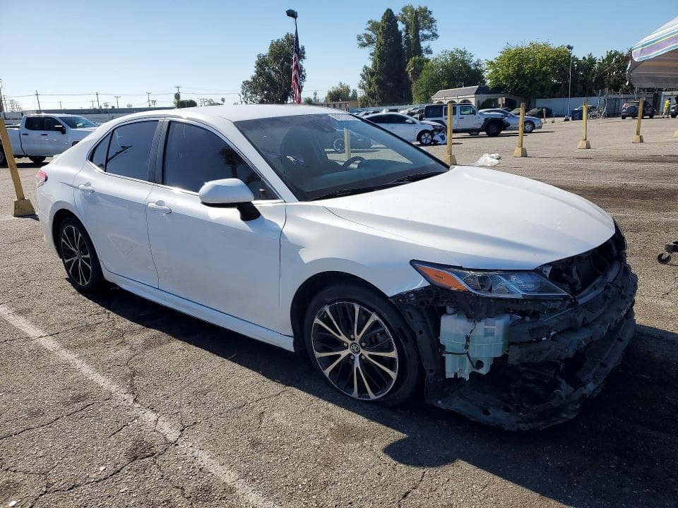 2018 TOYOTA CAMRY SE 4