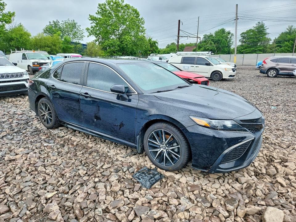 2022 TOYOTA CAMRY SE 4