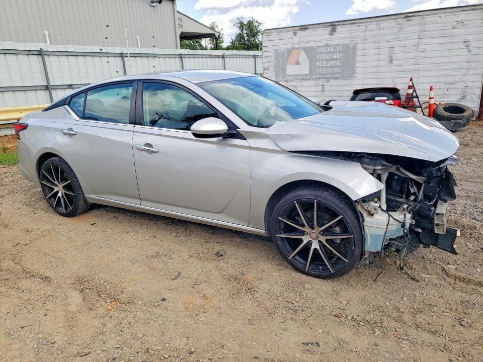 2021 NISSAN ALTIMA SV 4