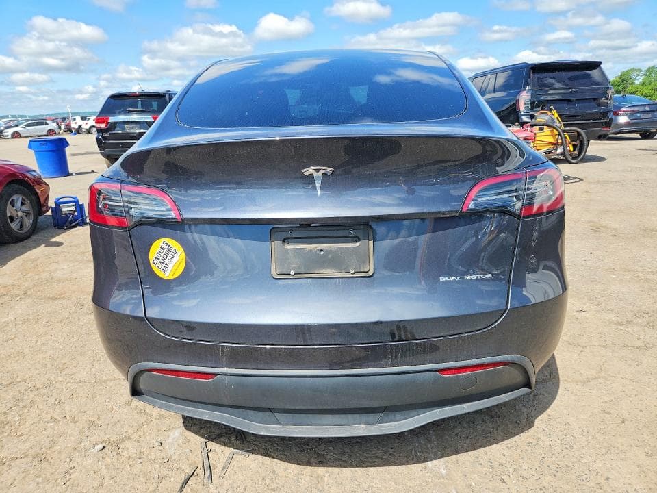 2024 TESLA MODEL Y 6