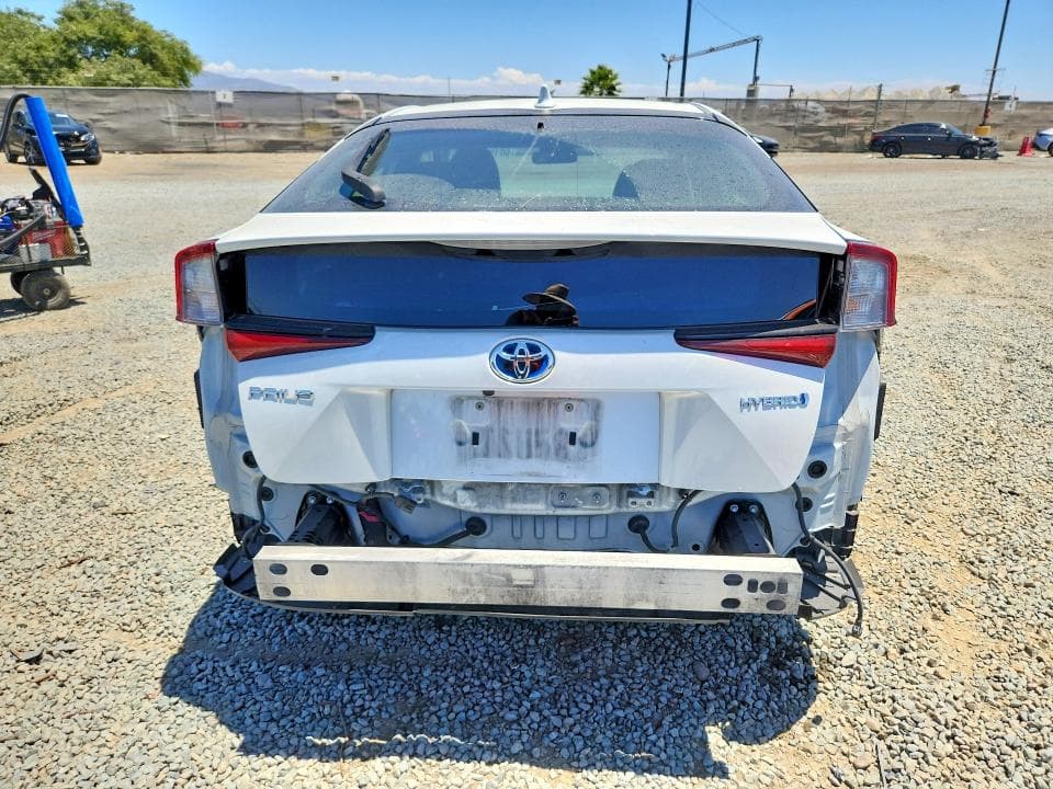 2021 TOYOTA PRIUS LE 6
