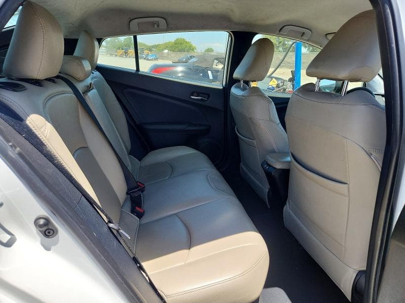 2021 TOYOTA PRIUS LE 10