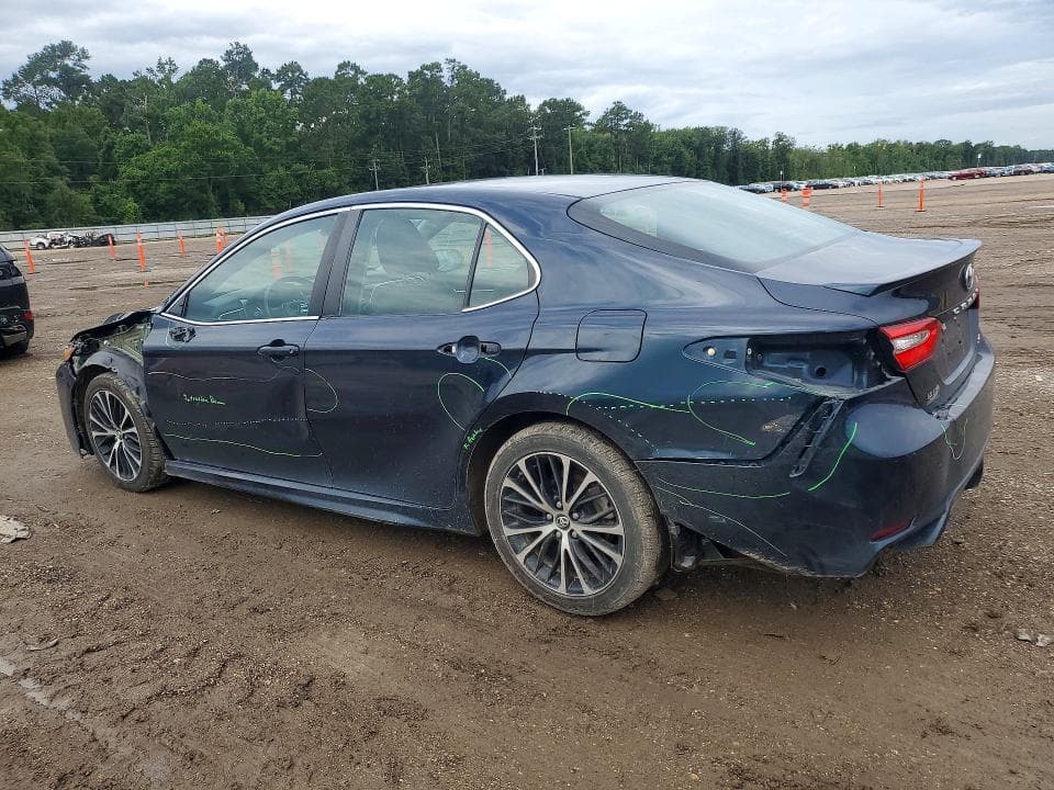 2018 TOYOTA CAMRY SE 2