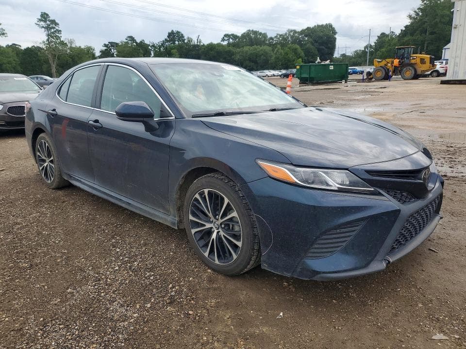 2018 TOYOTA CAMRY SE 4