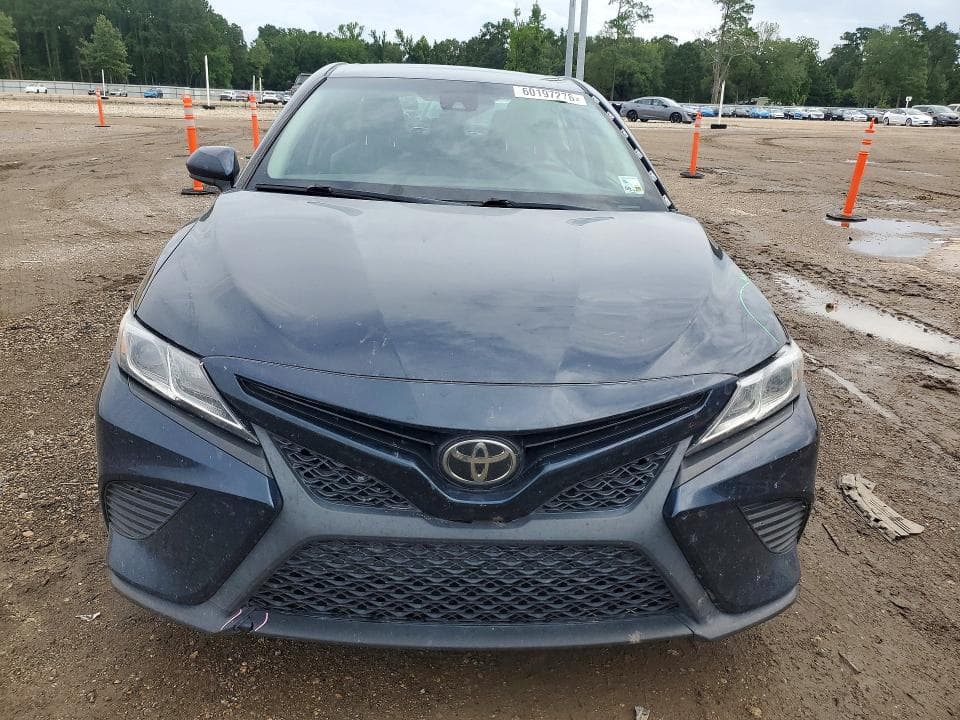2018 TOYOTA CAMRY SE 5