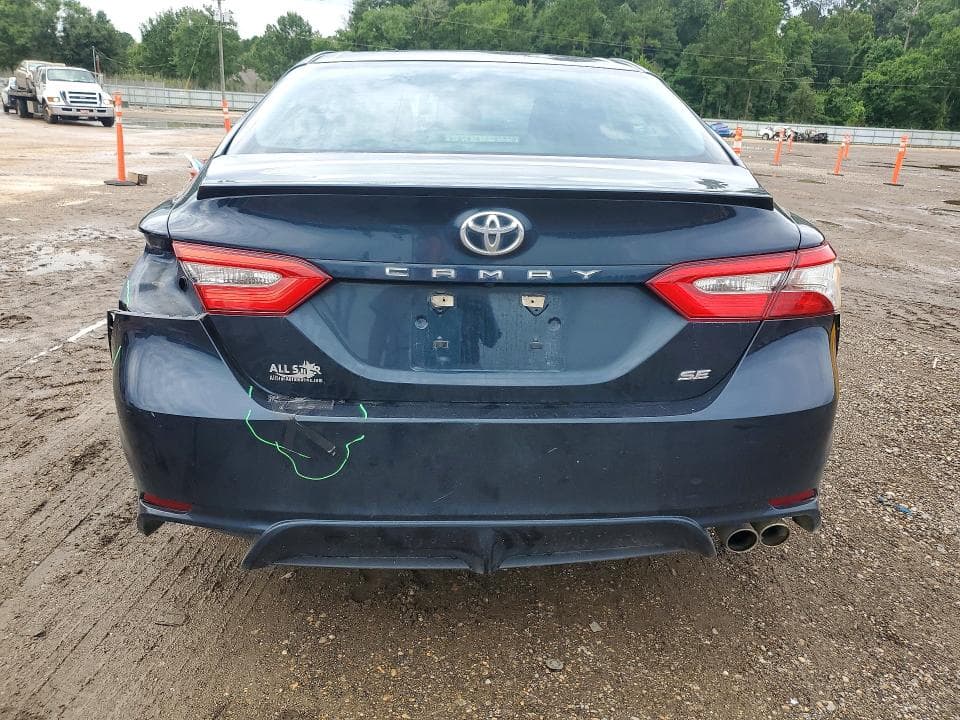 2018 TOYOTA CAMRY SE 6