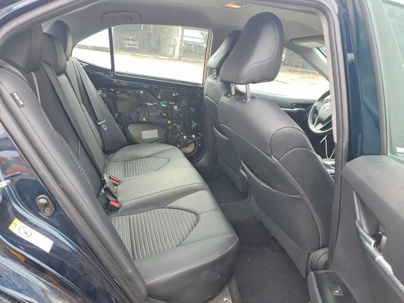 2018 TOYOTA CAMRY SE 10