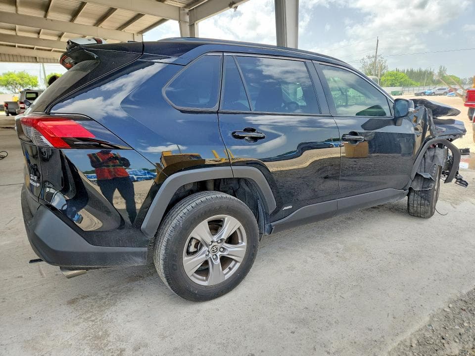 2024 TOYOTA RAV4 HYBRID XLE 3