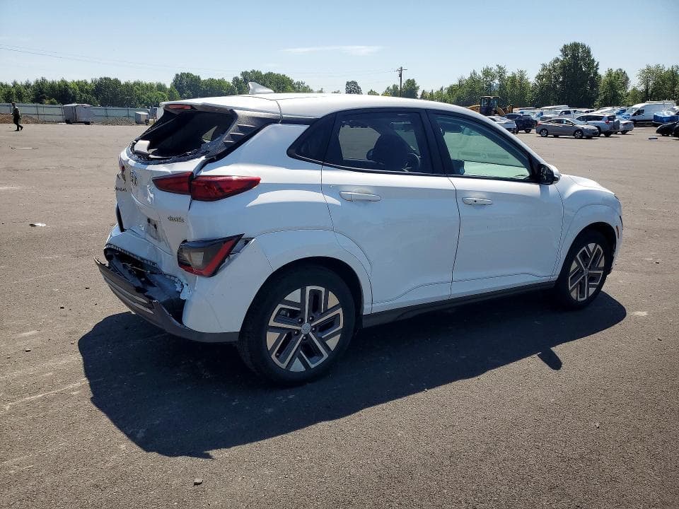 2023 HYUNDAI KONA SE 3