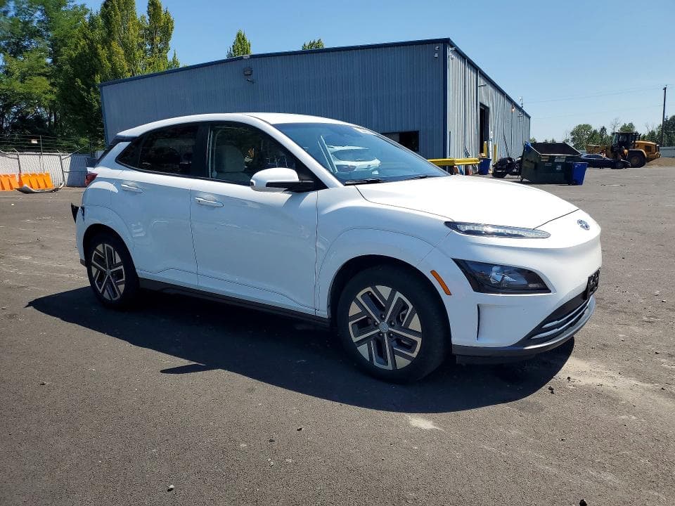 2023 HYUNDAI KONA SE 4