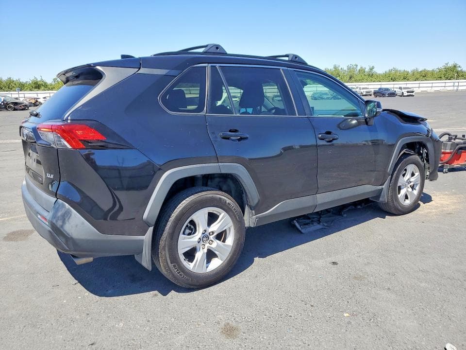 2020 TOYOTA RAV4 XLE XLE 3