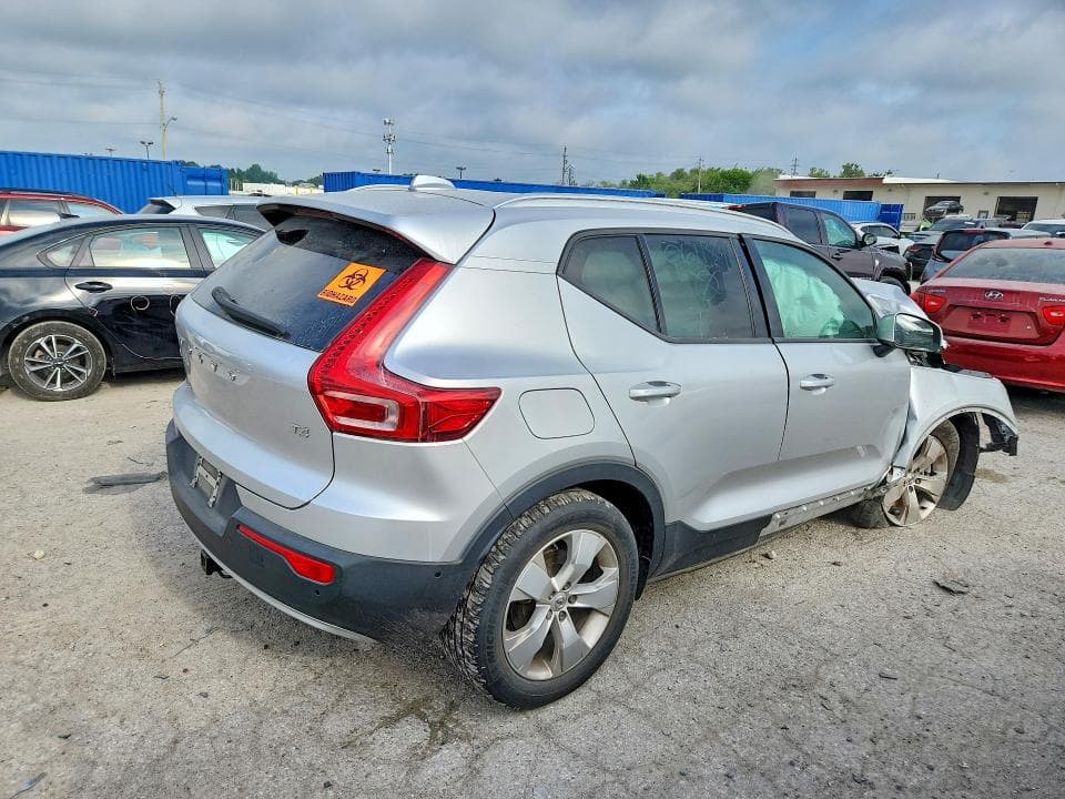 2019 VOLVO XC40 T4 MOMENTUM 3