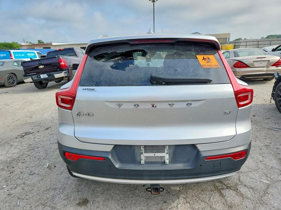 2019 VOLVO XC40 T4 MOMENTUM 6