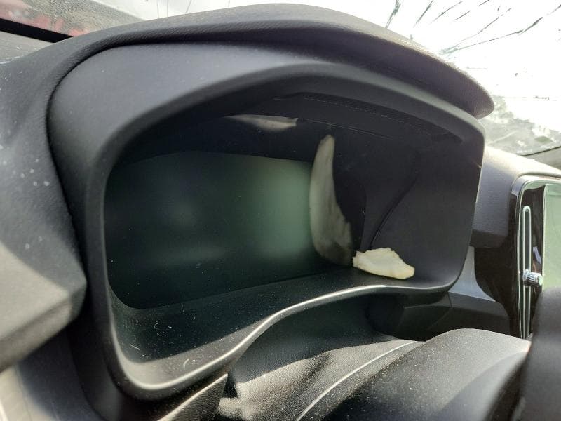 2019 VOLVO XC40 T4 MOMENTUM 9